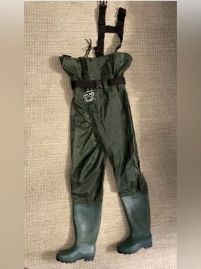 Chest Waders with Attached Boots. Fishing/Hunting Waders Size 5